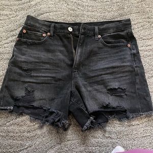 Black Distressed High Waisted 90’s Boyfriend Short